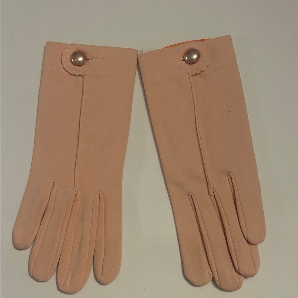 Vintage NWT Elegant Light Pink Gloves with Pearl Accent